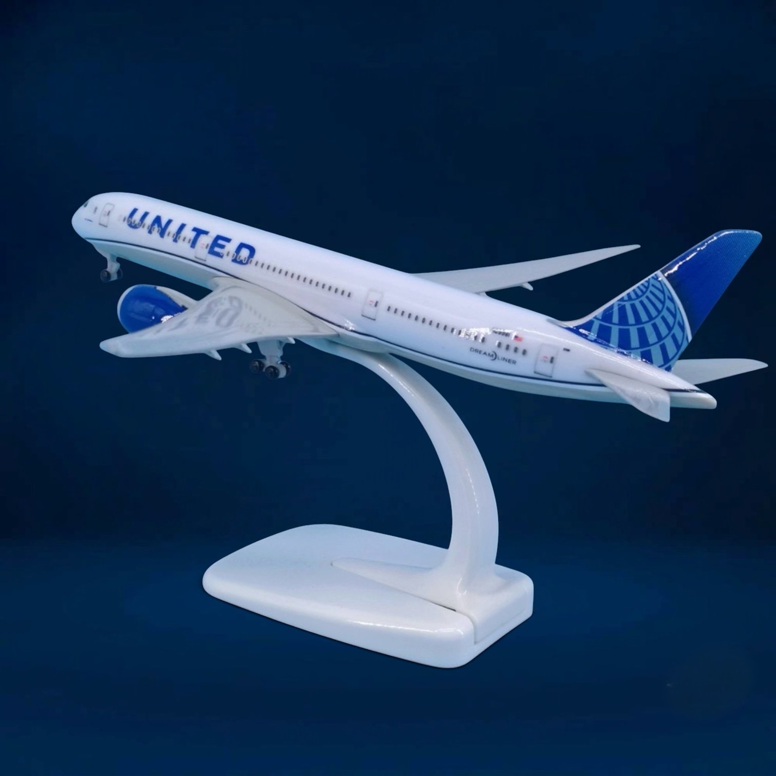 United Airlines 787-8