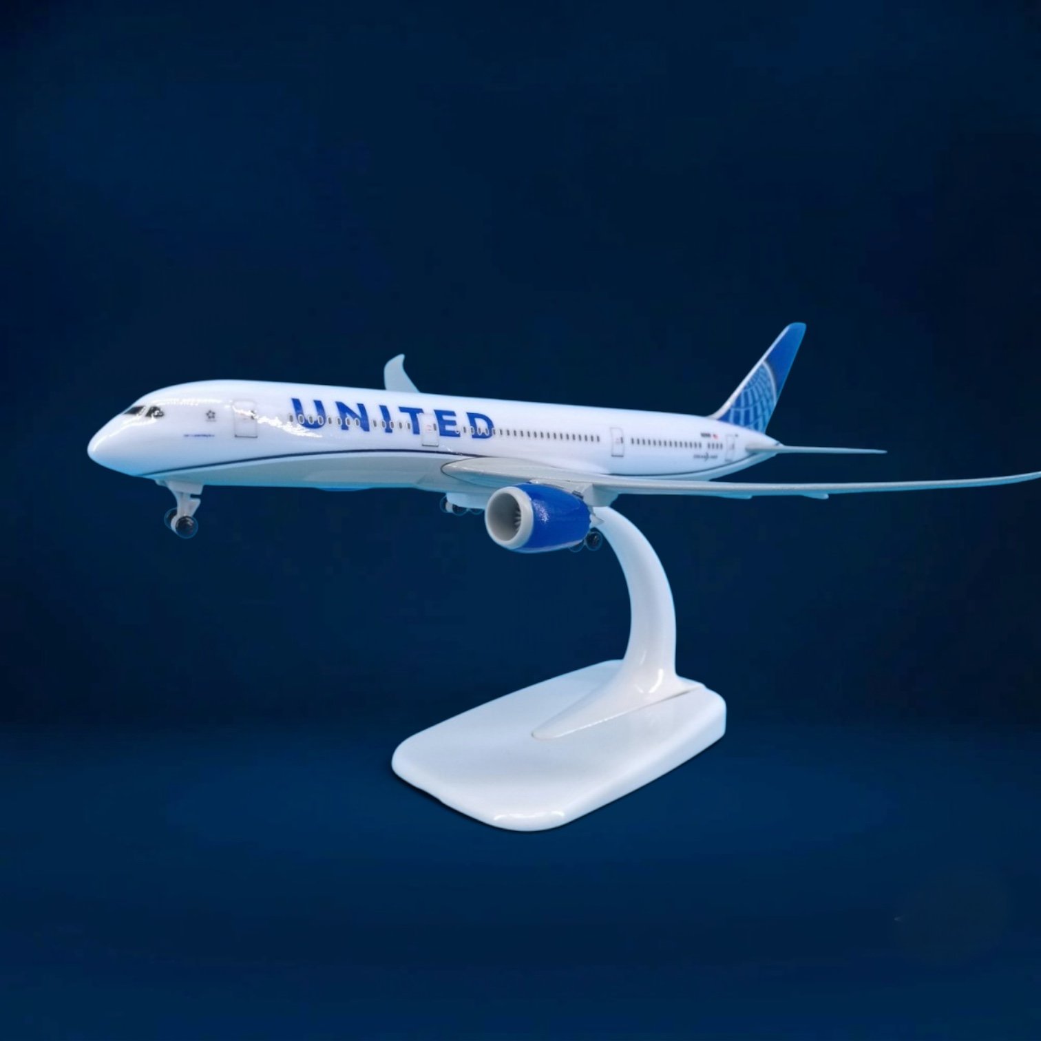 United Airlines 787-8